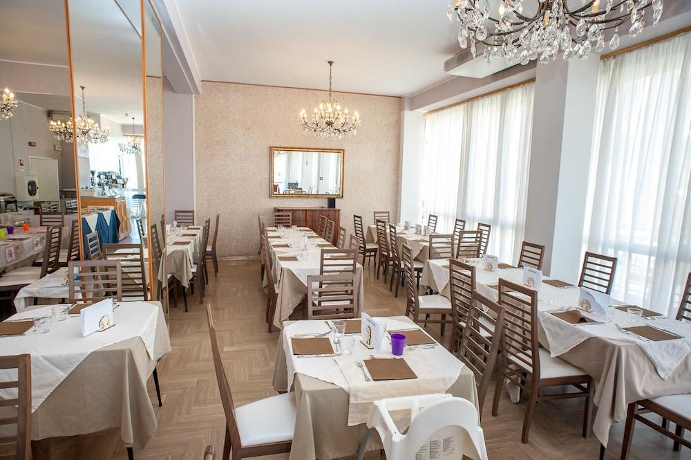 Hotel Los Angeles - Fronte Mare Річчоне Екстер'єр фото