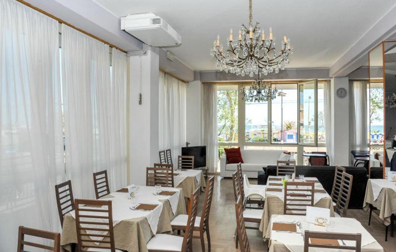 Hotel Los Angeles - Fronte Mare Річчоне Екстер'єр фото