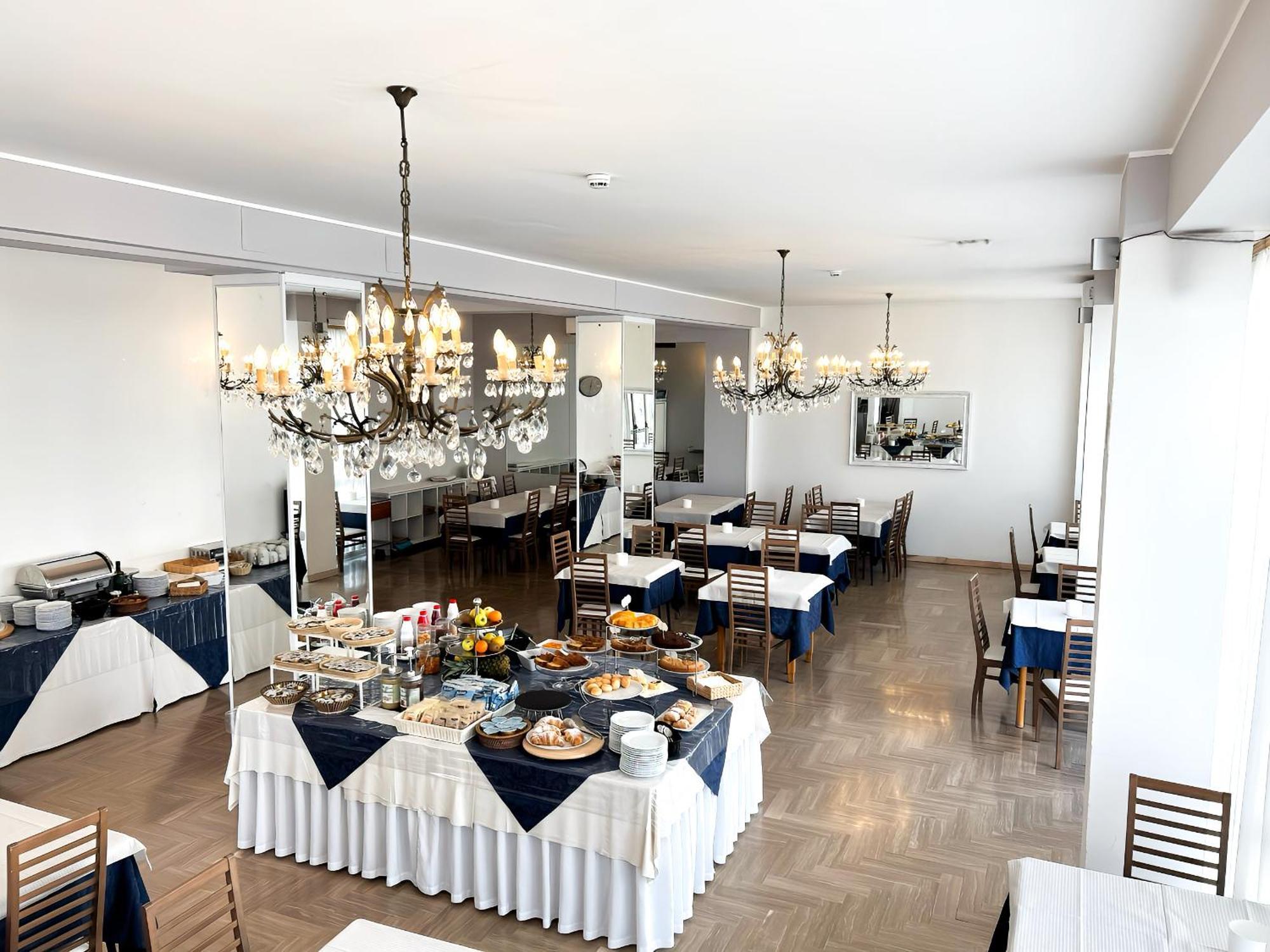 Hotel Los Angeles - Fronte Mare Річчоне Екстер'єр фото